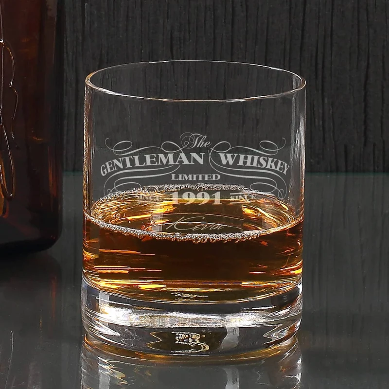 Bowmore Mini Flasche mit graviertem Whiskyglas im Inlay mit bedruckter Pappbox als Weihnachtsidee