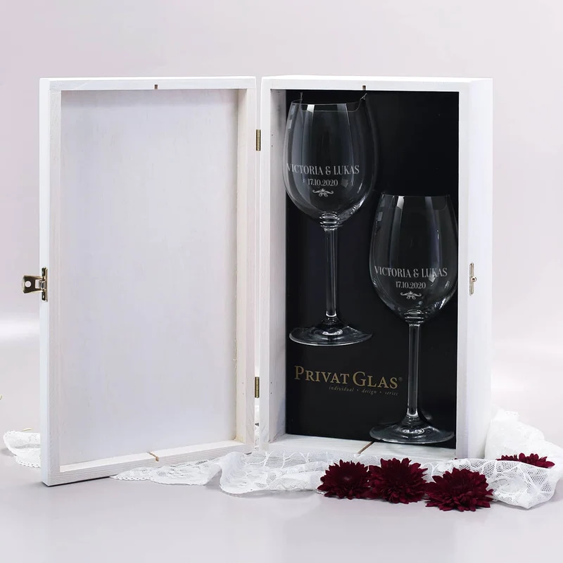 Weinbox zur Märchenhochzeit mit zwei gravierten Weingläsern