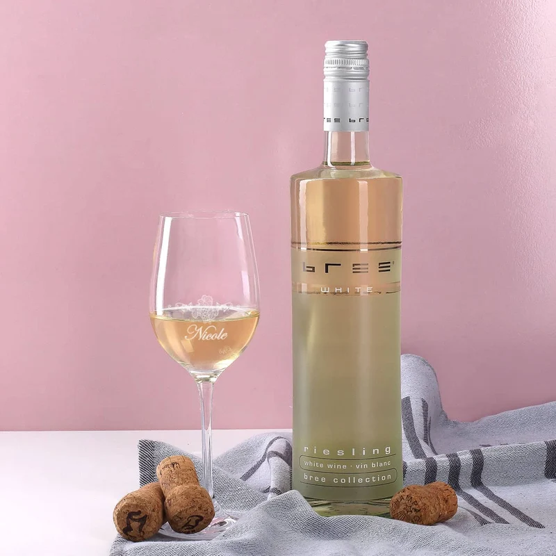 Geschenkset zum 45. Geburtstag mit graviertem Weinglas und Flasche in Holzbox