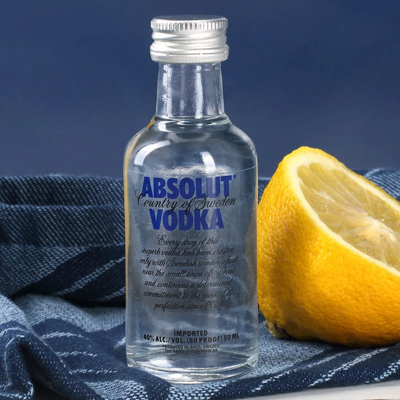 Absolut Vodka Set mit bedrucktem Glas und einer Flasche Vodka in persönlicher Geschenkbox