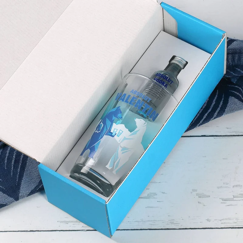 Absolut Vodka Set mit bedrucktem Glas und einer Flasche Vodka in persönlicher Geschenkbox