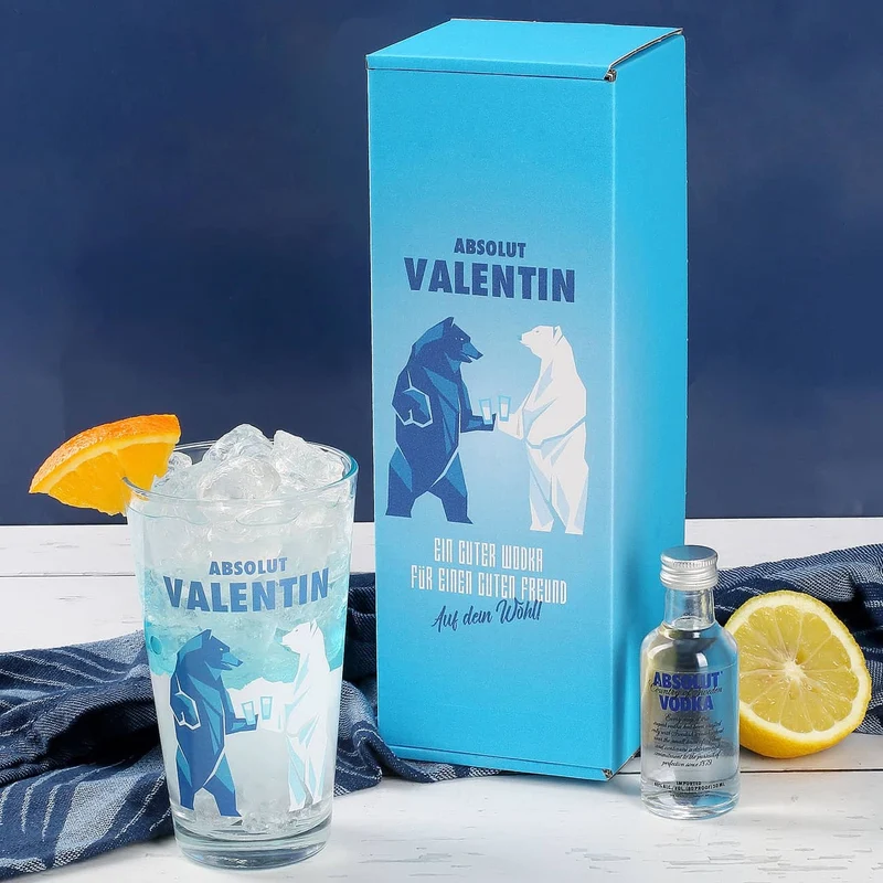 Absolut Vodka Set mit bedrucktem Glas und einer Flasche Vodka in persönlicher Geschenkbox