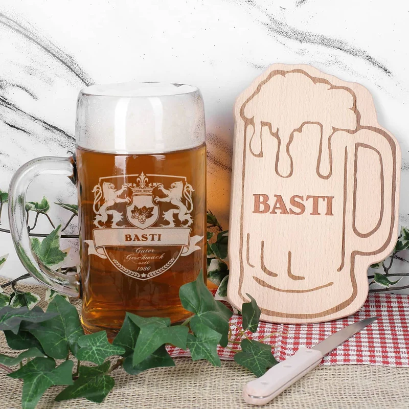 Maßkrug 1L und Holzbrettchen mit persönlicher Gravur