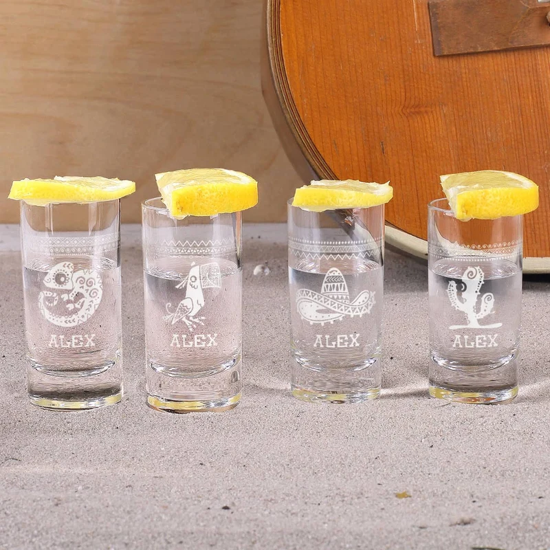 Tequila Geschenk-Set mit 4 gravierten Tequila-Shots in bedruckter Holzkiste mit Tequila Flasche