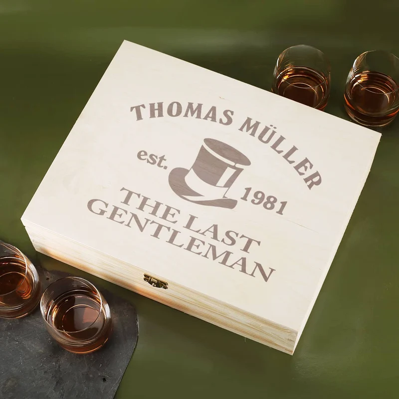 Whiskybox mit 4 Whiskygläsern und Buch über Whiskys